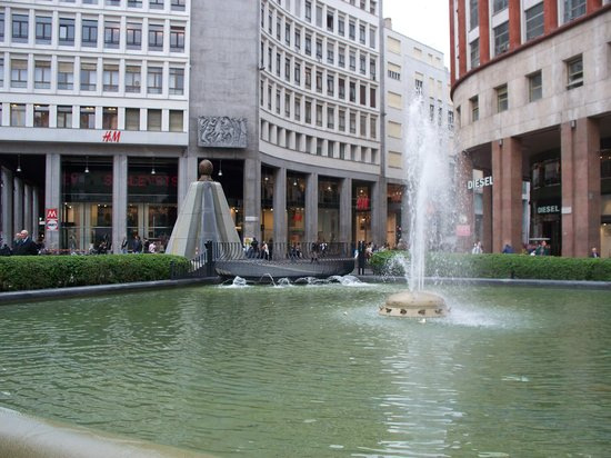 Piazza San Babila (Milano)